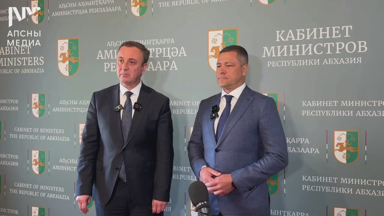 Вопросы двустороннего сотрудничества в торгово-экономической, социальной и культурной сферах обсудили премьер-министр Владимир Делба и губернатор Псковской области Михаил Ведерников