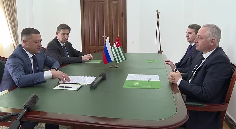 Псковская область готова субсидировать авиарейсы в Сухум, заявил губернатор Михаил Ведерников на встрече с президентом Бадрой Гунба