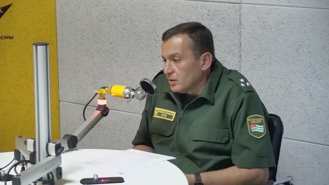 Иностранцы должны соблюдать правила при нахождении в приграничной зоне, заявил в интервью радио Sputnik начальник погранотряда СГБ Абхазии Рустам Латипов