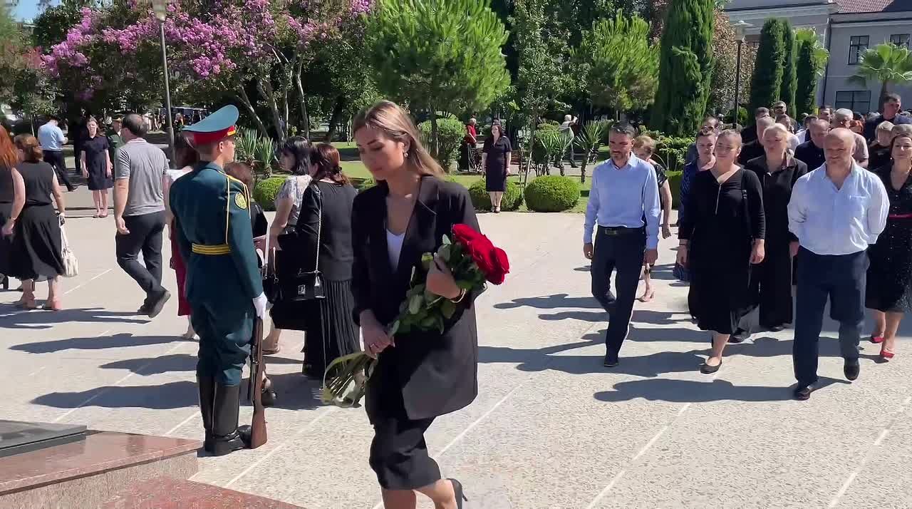 Коллектив представительства Россотрудничества почтил память погибших в Отечественной войне народа Абхазии 1992-1993 годов