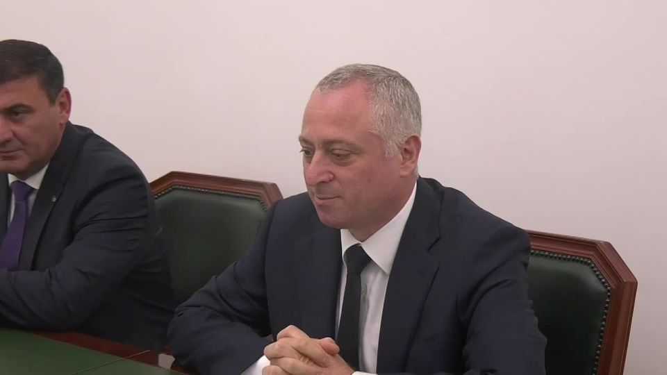 Президент Абхазии принял делегацию из Санкт-Петербурга