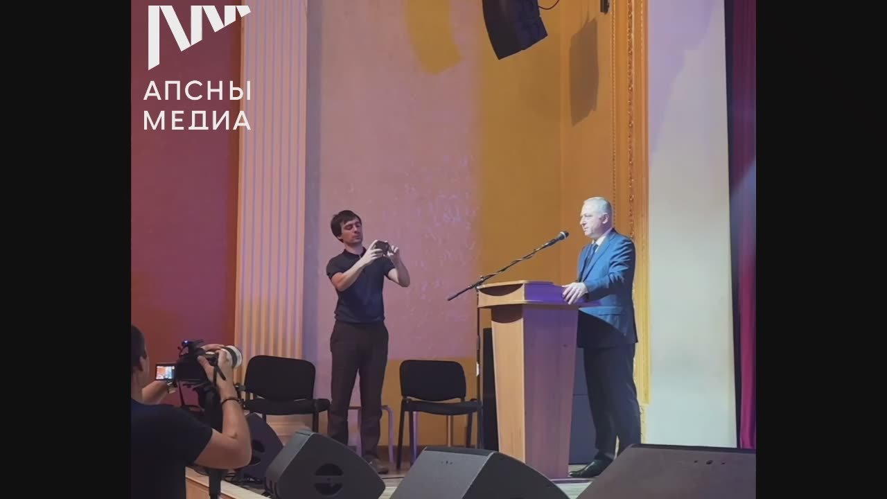 Президент Абхазии выступил на торжественном мероприятии, посвящённом Дню добровольца