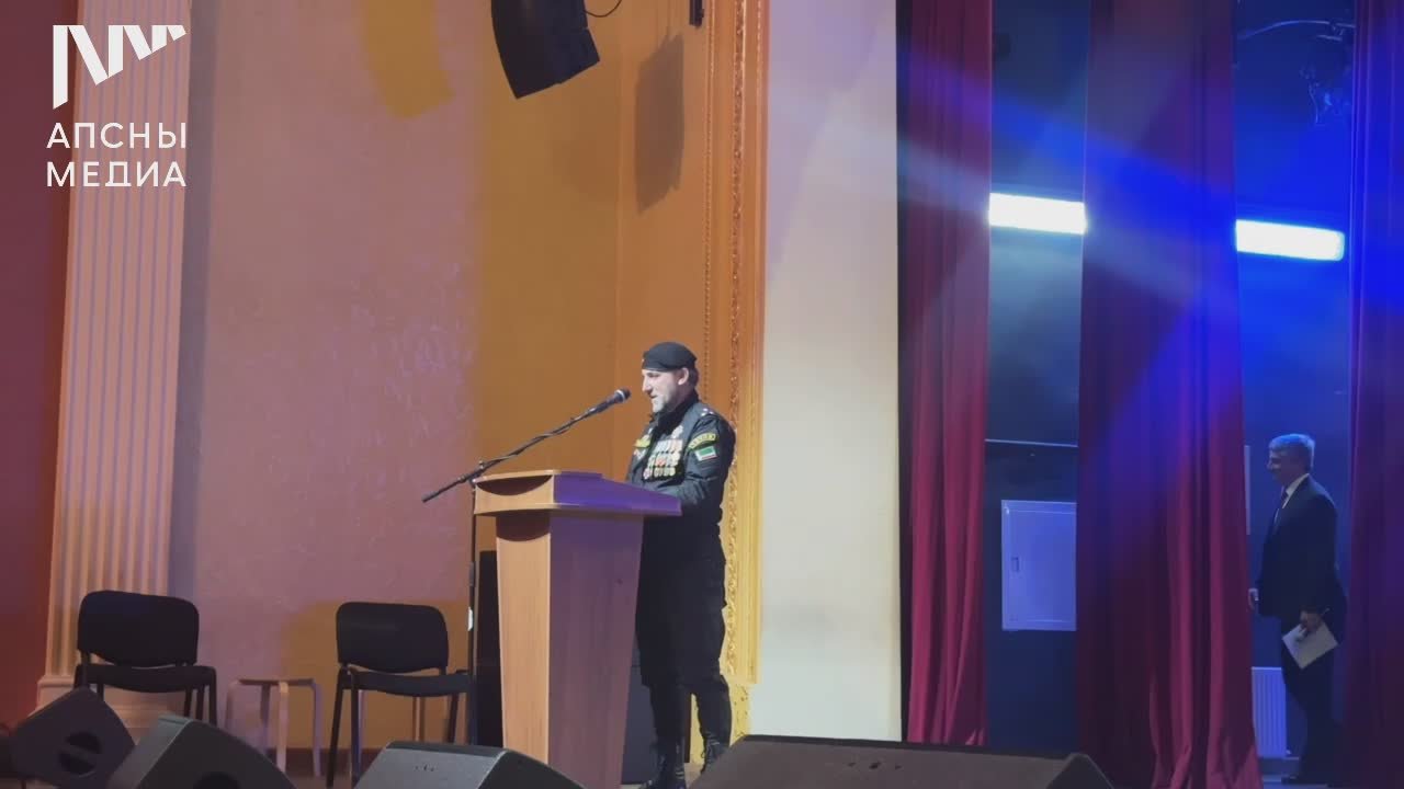 «Сегодня для нас особенный день — День добровольца. Хотя этот день отмечается не во всех странах, в Абхазии его празднуют по-особенному»