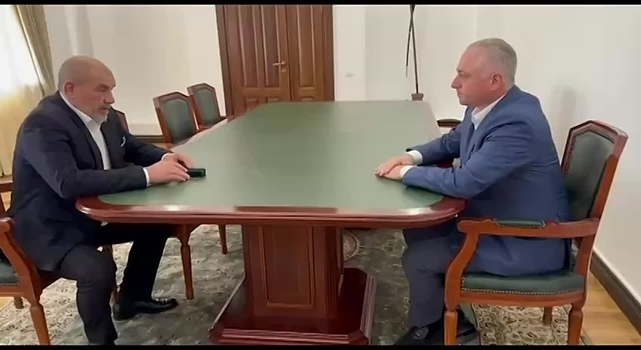 Союз абхазских добровольцев Кабардино-Балкарии наградил Президента Абхазии Бадру Гунба медалью «Честь выше жизни»