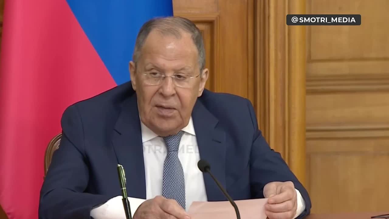 Обсуждать гарантии безопасности Украины без России — это утопия и путь в никуда, заявил на пресс-конференции глава российского МИД Сергей Лавров