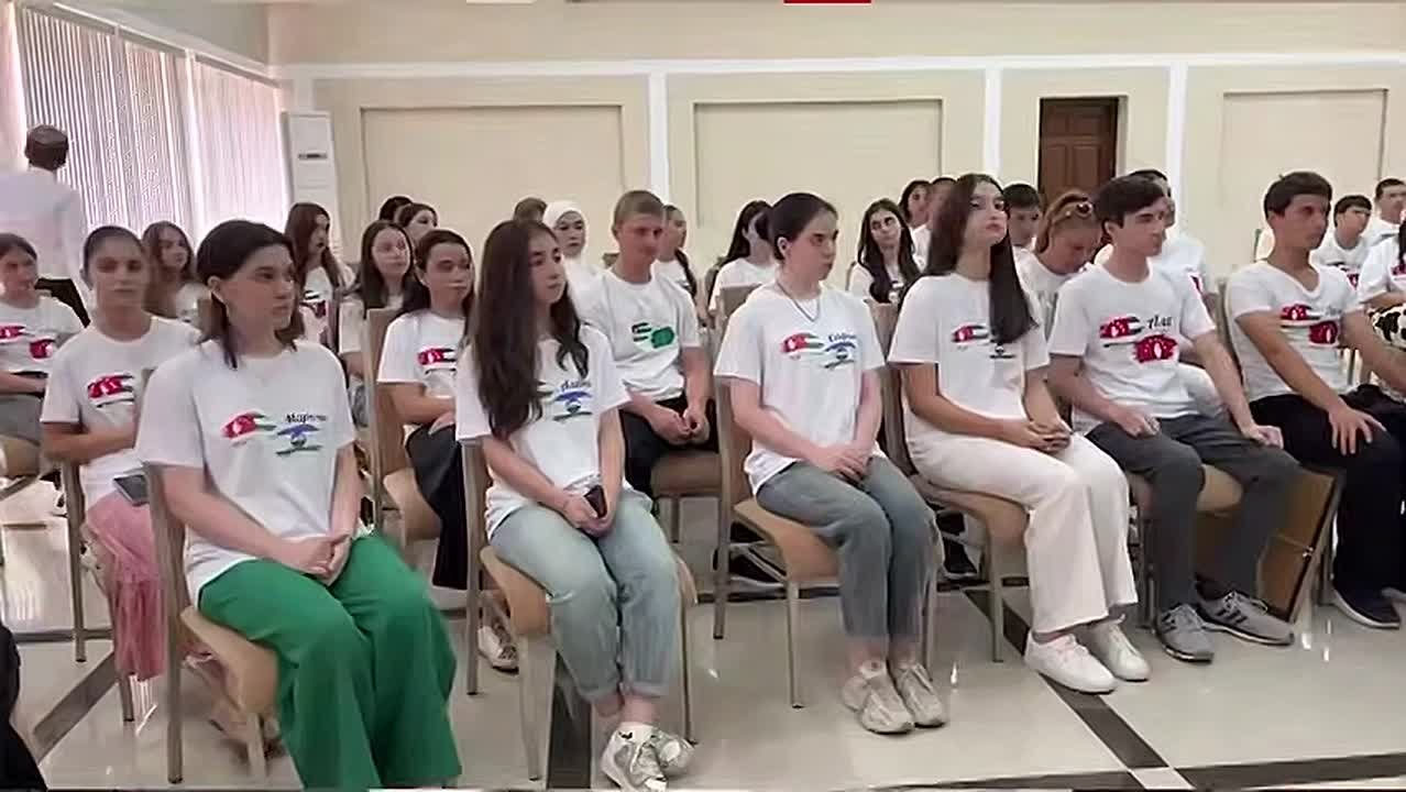 Бадра Гунба предложил Госкомитету по репатриации организовать поездки в абхазские села для участников молодежного лагеря "Ахьышьрахь"
