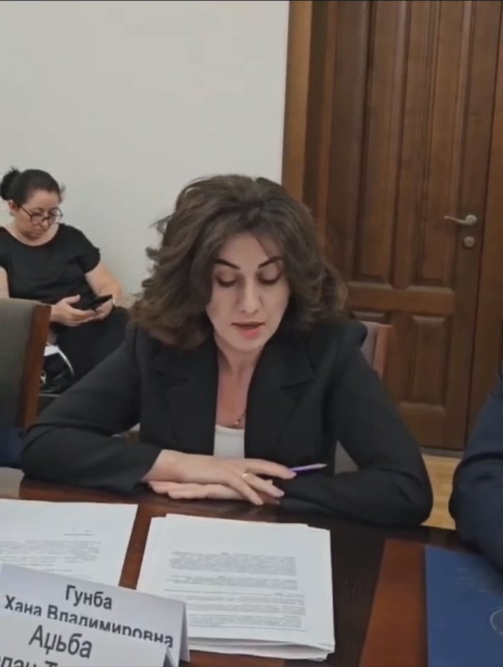 Ежемесячные доплаты к ставкам и окладам педагогическим работникам за классное руководство в государственных общеобразовательных учреждениях Абхазии с 1 сентября 2025 года составят 1 800 рублей