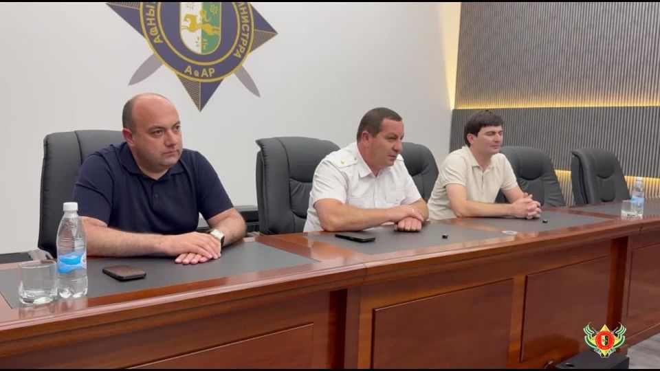В Министерстве внутренних дел прошло совещание вице-премьера, министра внутренних дел Роберта Киут с личным составом Государственной миграционной службы, курируемой генерал-майором милиции Киут