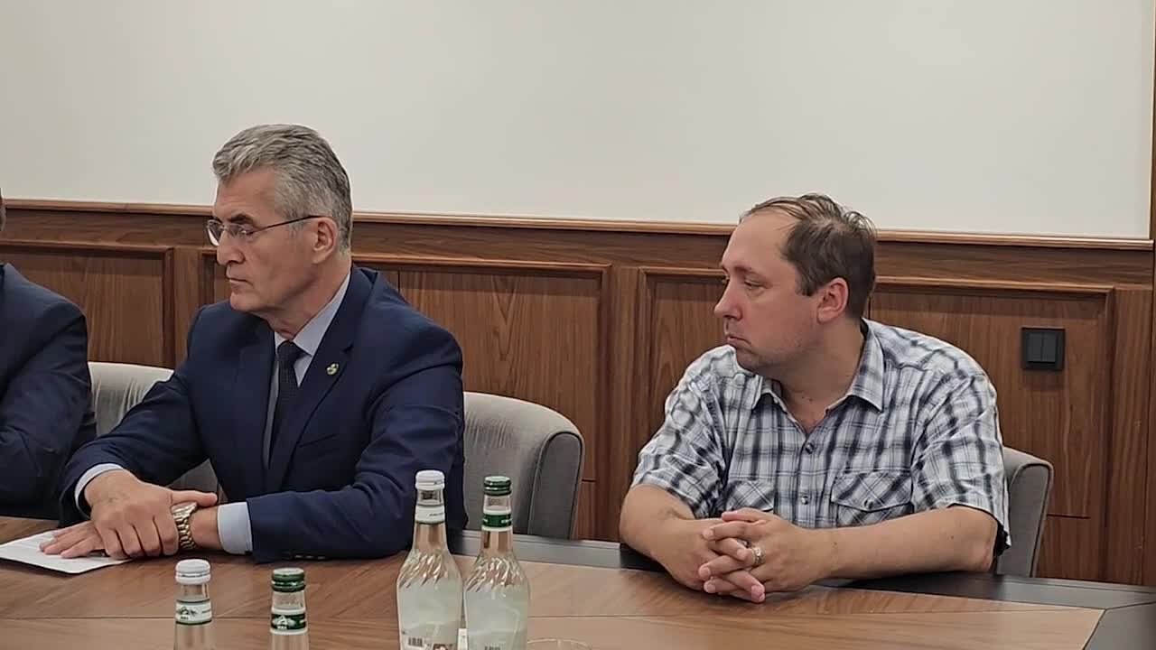 Президент Абхазии встретился с участниками Форума Совета старейшин коренных народов Евразии