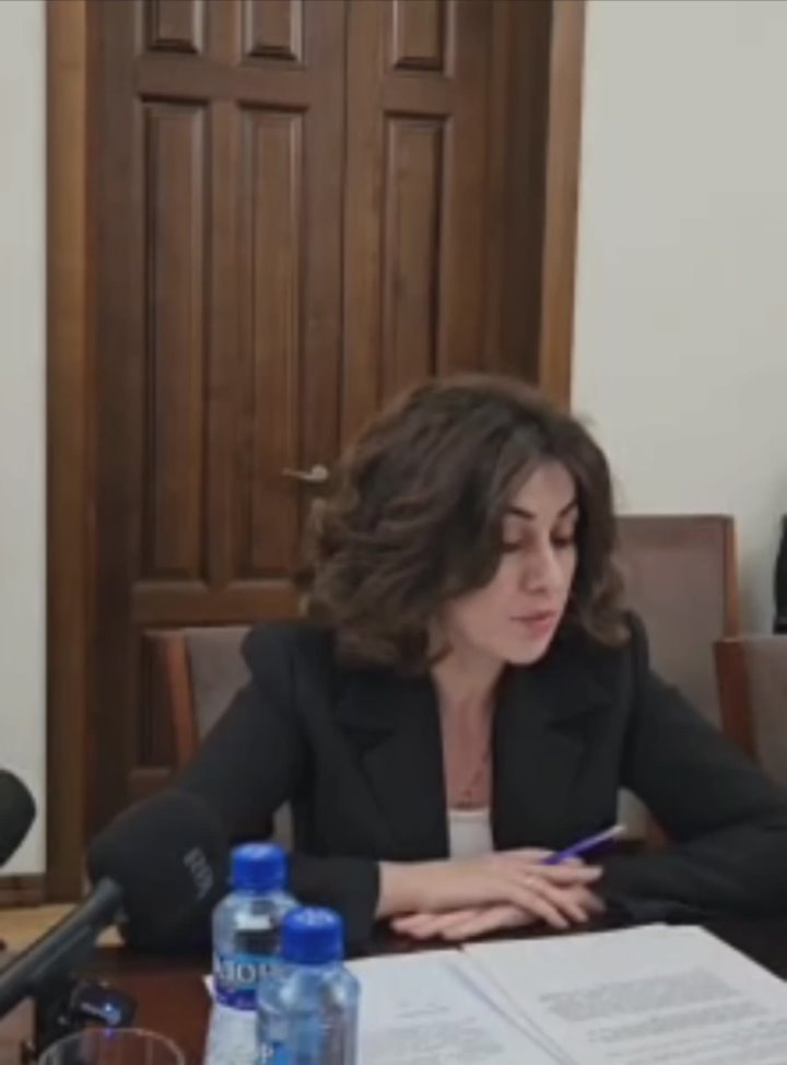 Ежемесячные доплаты к ставкам и окладам учителей и преподавателей абхазского языка и литературы в государственных общеобразовательных учреждениях Абхазии с 1 сентября 2025 г. составят 6 000 рублей