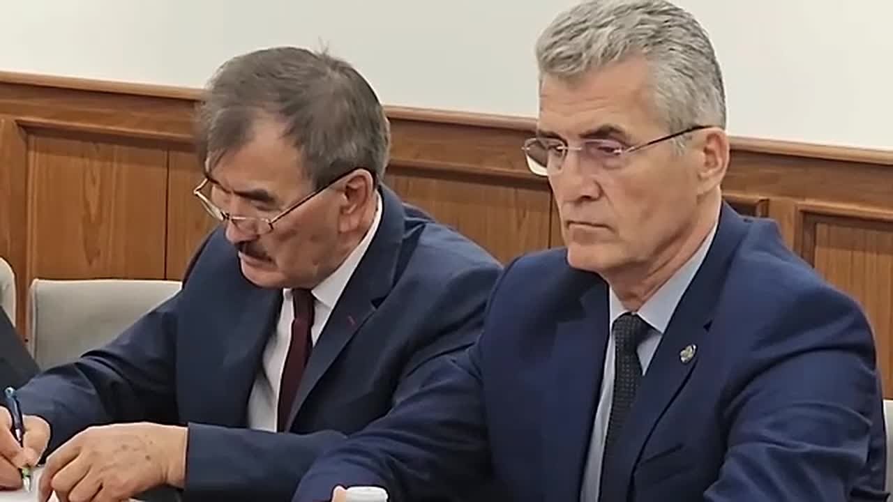 Бадра Гунба встретился с участниками Форума Совета старейшин коренных народов Евразии