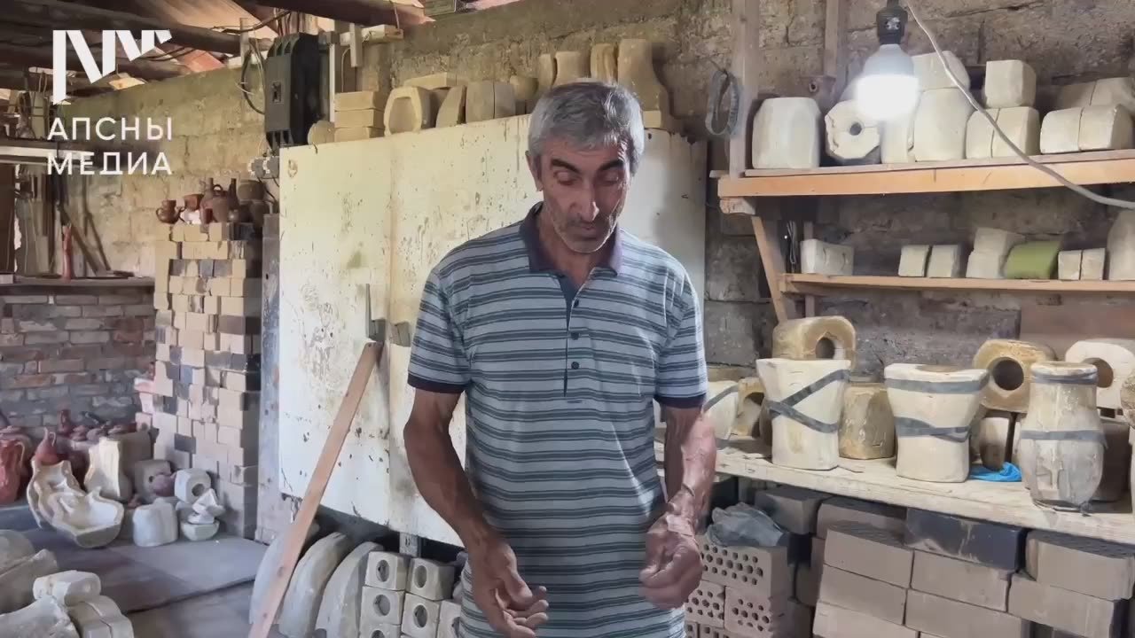 Гдоуа аазарат школ аиабы Аслан Лакоба иыза Роман Абеи иареи иароит асуа сувенира анышашь иалхны