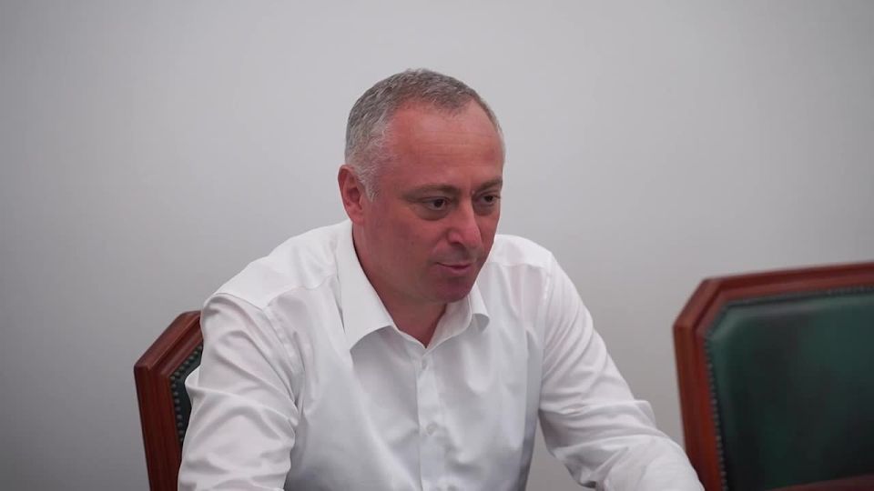 Президент Абхазии Бадра Гунба встретился с юным теннисистом Нестором Цужба, чтобы поздравить его с недавними успехами