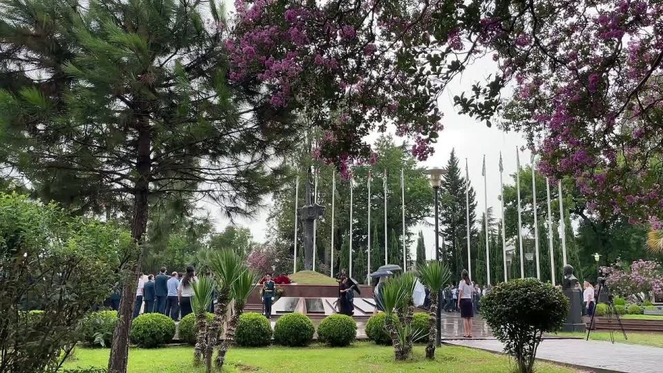 Коллектив представительства Россотрудничества в Абхазии почтил память защитников Отечества в День международного признания независимости Республики Абхазия