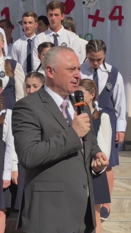 Президент посетил среднюю школу № 5 в Новом районе в День знаний