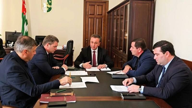 Премьер-министр Владимир Делба провел совещание с участием вице-премьеров по исполнению поручений президента