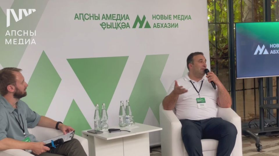 Актер Тимур Тания приветствовал собравшихся