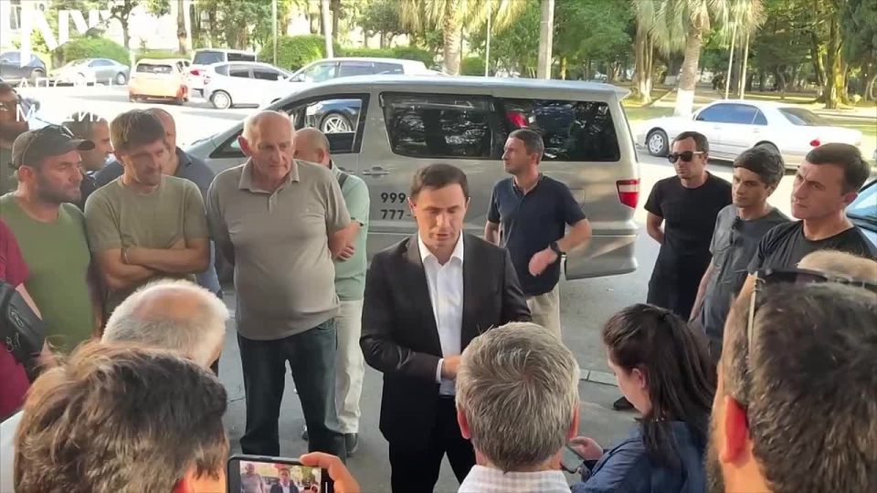 «Президентом уже дано поручение Правительству подготовить до 10 ноября предложения по изменению законодательства о лицензировании перевозок пассажиров автомобильным транспортом, предусматривающие оказание услуг такси..