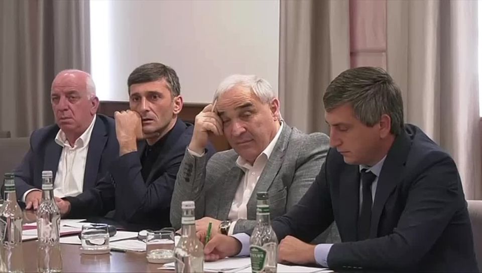 Президент провел совещание с главами Администраций столицы, городов и районов