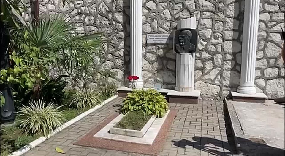 В Сухуме почтили память выдающегося абхазского ученого, доктора исторических наук, политического и общественного деятеля Юрия Воронова, трагически погибшего 30 лет назад