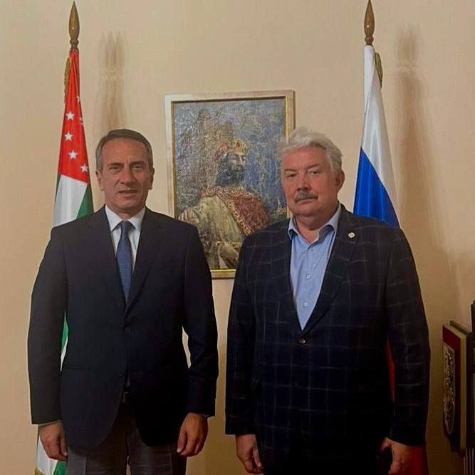 Министр иностранных дел Абхазии Олег Барциц встретился с председателем президиума Фонда содействия защите прав и законных интересов граждан за рубежом «Русский Мир» Сергеем Бабуриным