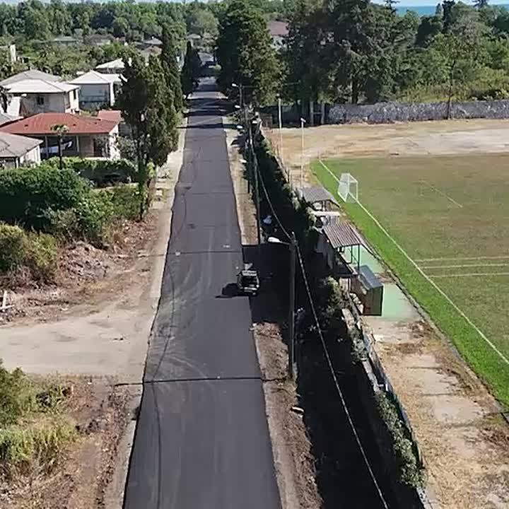 Завершены работы по укладке дорожного полотна на трех улицах Очамчыры, улице Искандера в Сухуме и улице Рштуни в селе Пшап Гулрыпшского района, сообщил начальник Управления капитального строительства Демир Гамисония