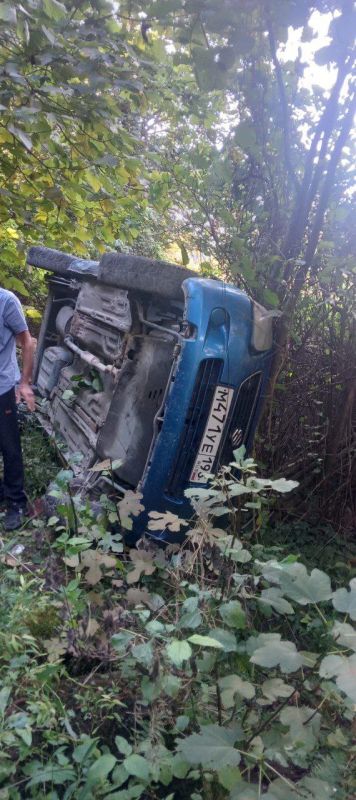 Автомобиль попал в аварию в районе села Хашупсе Гагрского района, сообщил Sputnik замначальника ГАИ Абхазии Аслан Базба