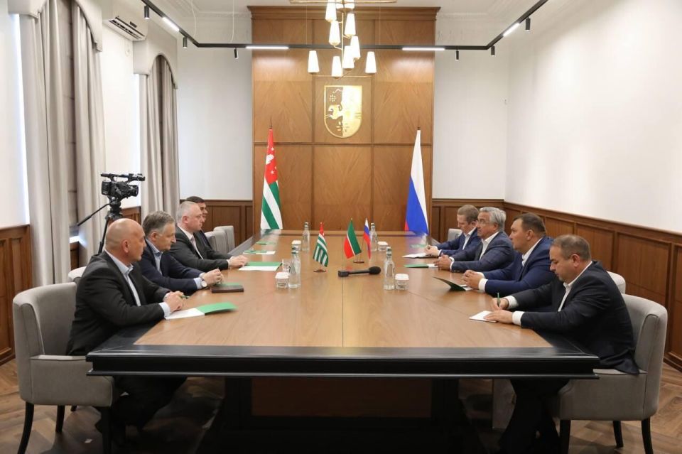 Развитие культурного сотрудничества обсудили президент Бадра Гунба и делегация из Татарстана