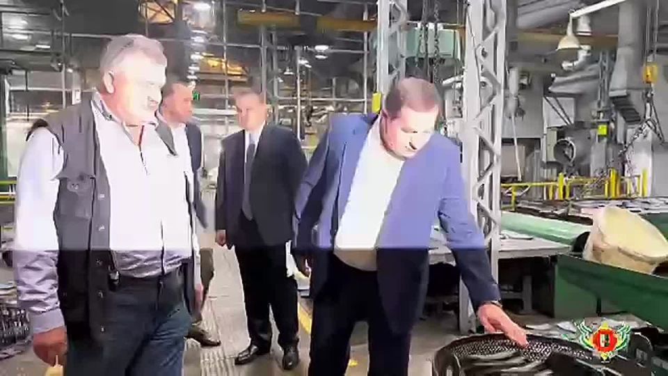 Вопрос обеспечения средствами бронезащиты спецотряда быстрого реагирования МВД обсудил вице-президент, министр внутренних дел Абхазии Роберт Киут с руководством предприятия "Класс"