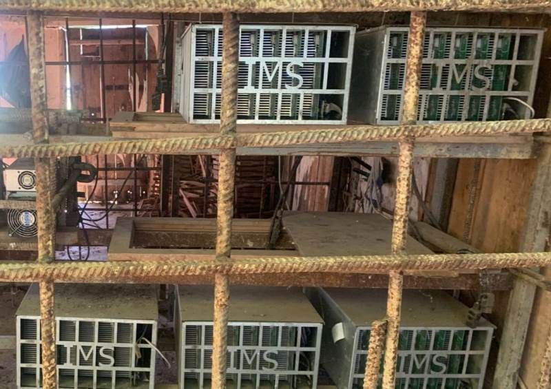 В результате проведенных оперативно-профилактических мероприятий сотрудники отдела внутренних дел по Гулрыпшскому району в с. Мархяул выявили два объекта по добыче криптовалют