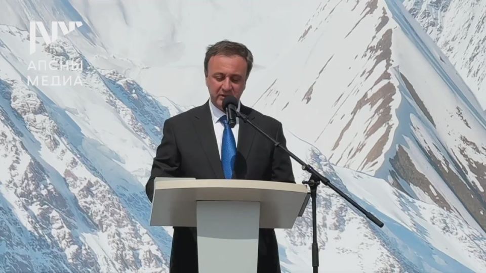 Первый Международный экономический форум «Южная Осетия. Горизонты инвестиций» открылся в столице Южной Осетии.