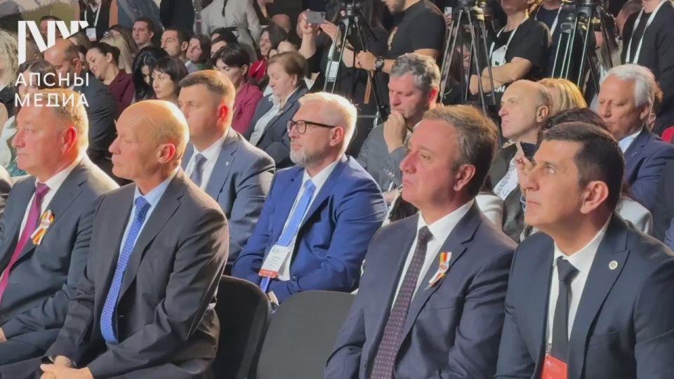 Банкноту номиналом 100 заринов презентовали в рамках I Международного экономического форума, проходящего в Цхинвале