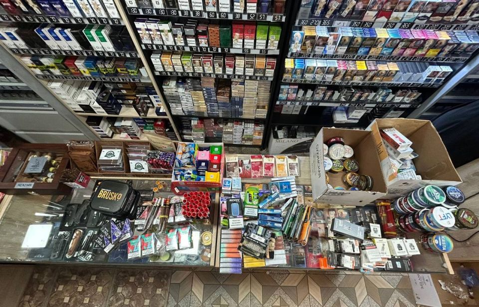 Сотрудники ГТК выявили 18 сентября крупную партию табачных изделий без акцизных марок в нескольких магазинах «ТАБАКOV» в Сухуме, Гагре и поселке Бзыпта