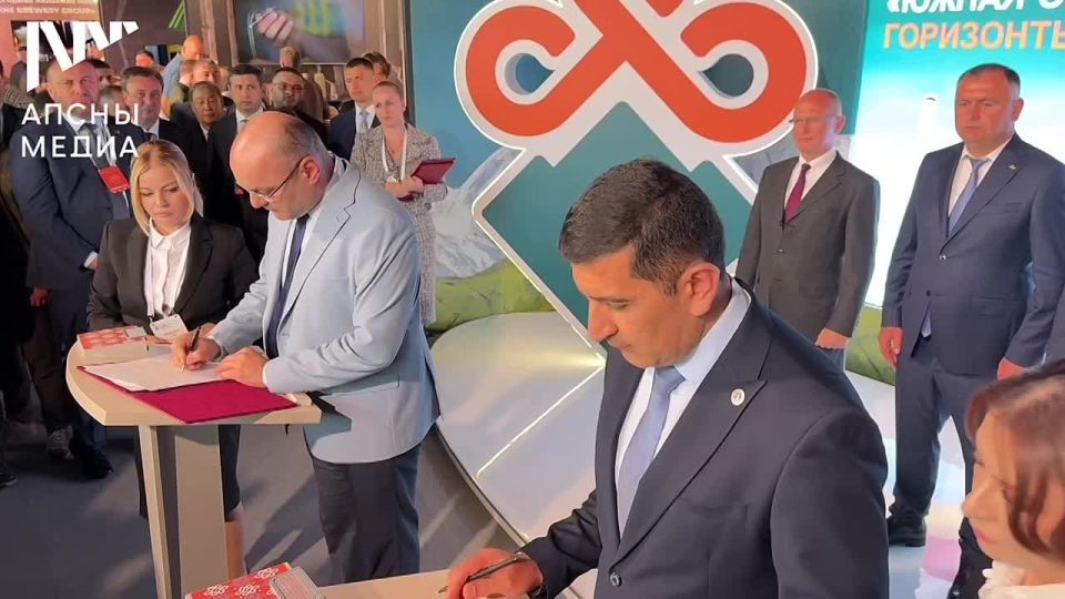 Соглашение между Национальным банком Республики Южная Осетия и Национальным банком Республики Абхазия подписали председатели банков Сослан Бекоев и Беслан Барателиа