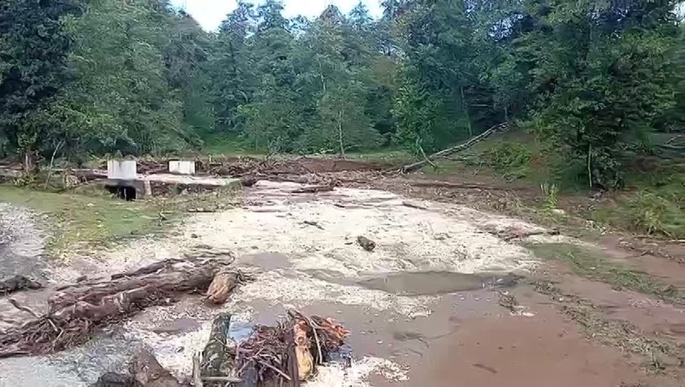 Поврежден главный водовод в селе Речх Галского района, в связи с чем в городе возникли перебои водоснабжения
