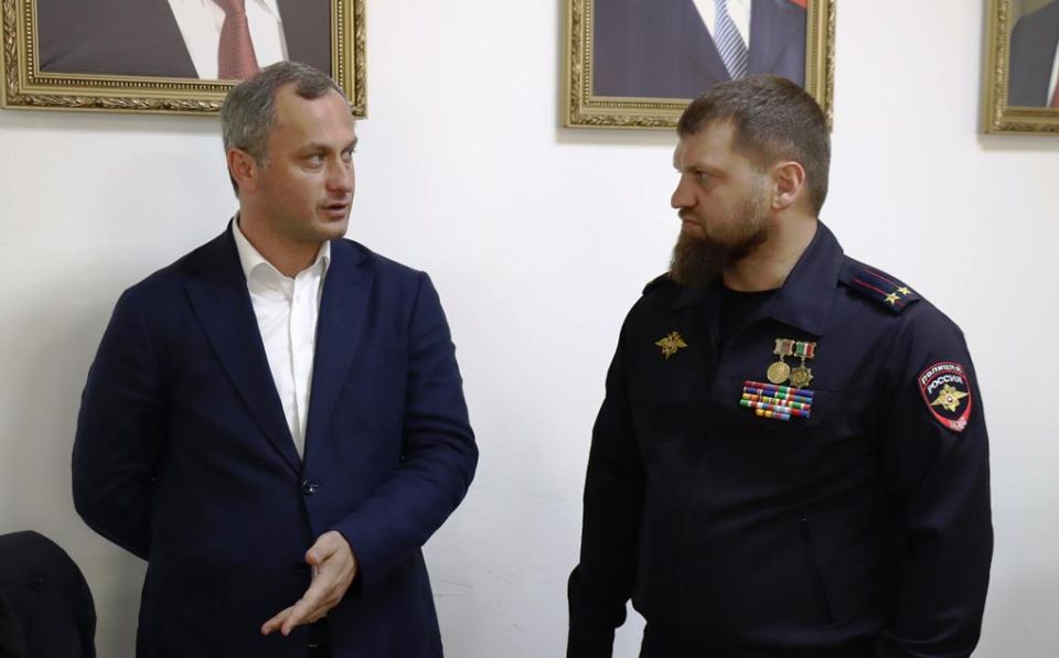 В городе Грозном прошла встреча начальника УГАИ МВД Республики Абхазия Дамея Авидзба с руководителем УГИБДД МВД РФ по Чеченской Республике Идрисом Черхиговым