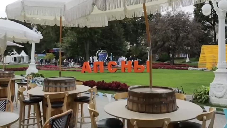 Представлять абхазскую культуру за пределами страны важно, в первую очередь, для нас самих, для того, чтобы нашу культуру сохранить и приумножать, убеждена Народная артистка Абхазии, заслуженная артистка России Алиса Гицба