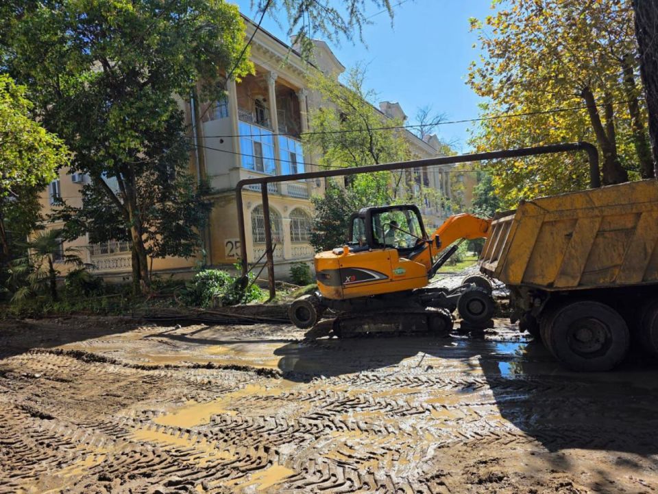 Коммунальные службы столицы продолжают работу по устранению последствий стихии 20 сентября в усиленном режиме