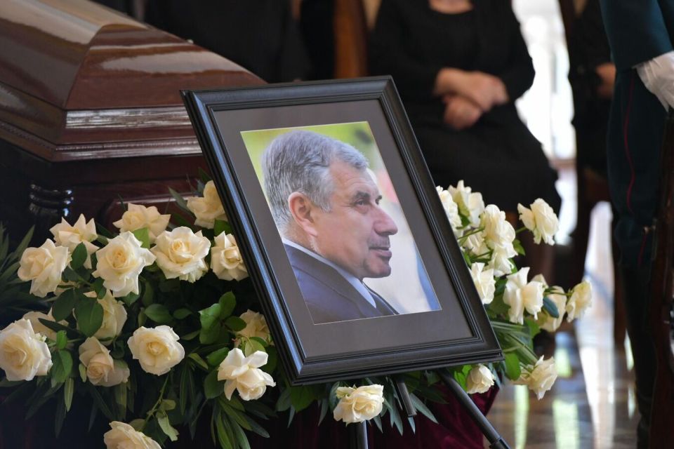 Траурный митинг, посвященный ученому Станиславу Лакоба прошел в Сухуме