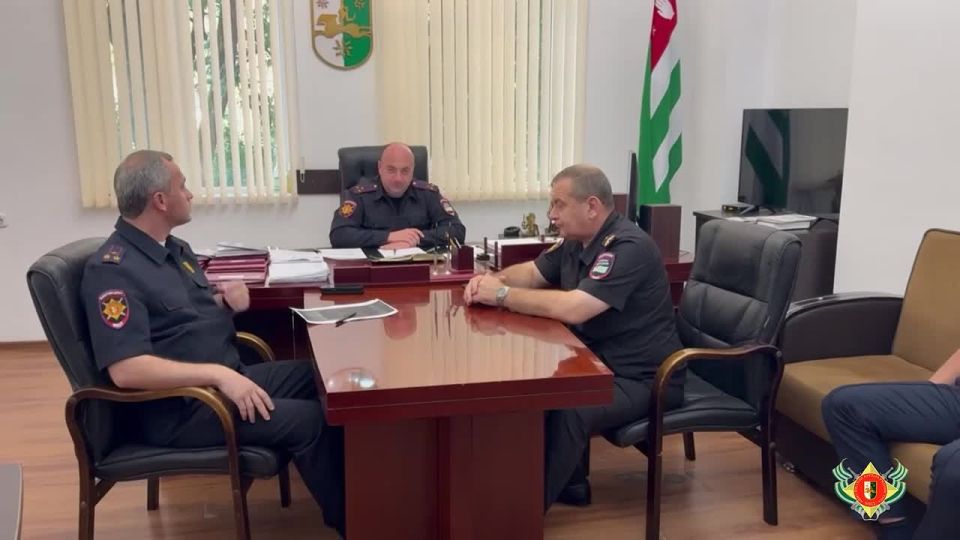 Правила должны соблюдаться всеми участниками дорожного движения - такое поручение сотрудникам Министерства внутренних дел дал Президент Бадра Гунба