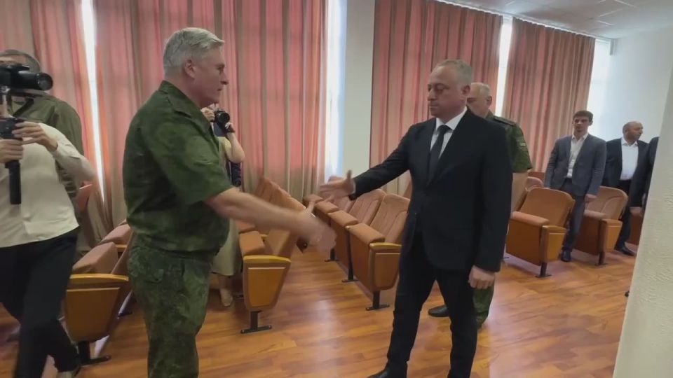 Главнокомандующий Вооруженными силами Абхазии, Президент Бадра Гунба прибыл в Министерство обороны Абхазии, где под его руководством пройдут инструкторско-методические занятия (ИМЗ) по вопросам подготовки и проведения..
