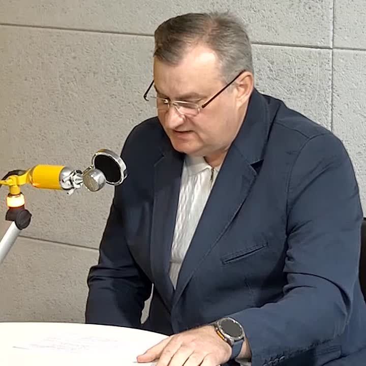 Минздрав разрабатывает нормативные акты, которые определят гарантированный объем бесплатной медицинской помощи, а также перечень, порядок и условия оказания платных медицинских услуг, рассказал в эфире радио Sputnik министр..