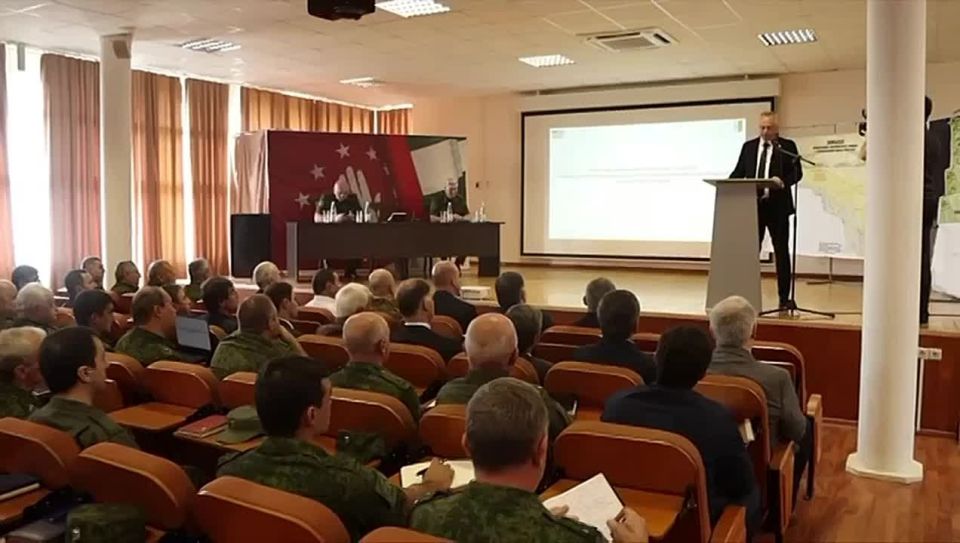 ВИДЕО. Выступление Главнокомандующего Вооруженными Силами Республики Абхазия Бадры Гунба на заседании ИМЗ по подготовке и проведению оперативно-технических учений ПРЕЗИДЕНТ АБХАЗИИ