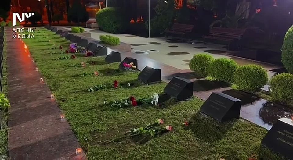 В Парке Славы зажгли свечи в память о погибших в Отечественной войне народа Абхазии