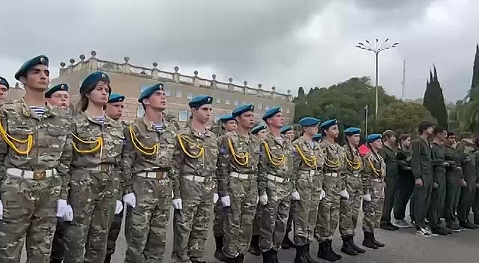 Военно-патриотическое мероприятие "Наследники Победы" прошло на площади Свободы в Сухуме
