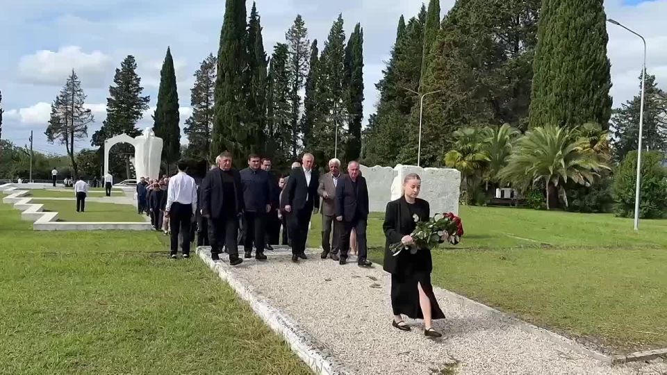 Президент Бадра Гунба и вице-президент Беслан Бигвава посетили село Лыхны Гудаутского района