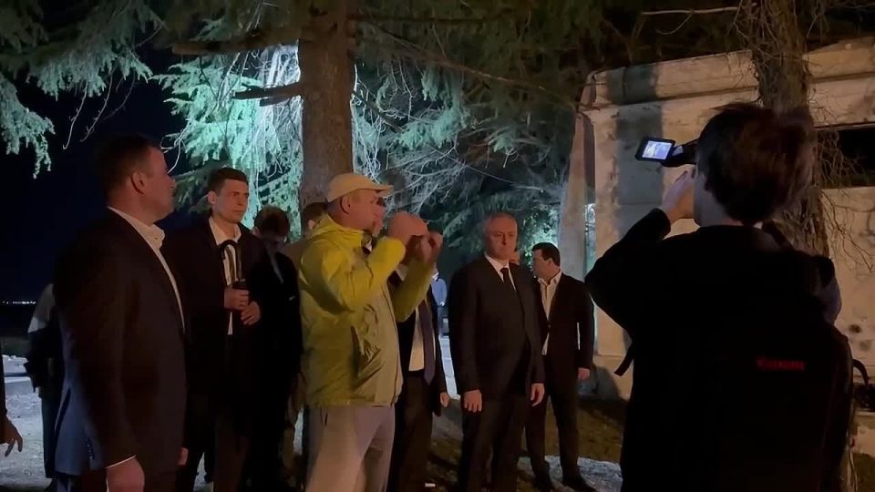 Первый заместитель Руководителя Администрации Президента России Сергей Кириенко прибыл в Абхазию для участия в торжественных мероприятиях по случаю Дня Победы и Независимости