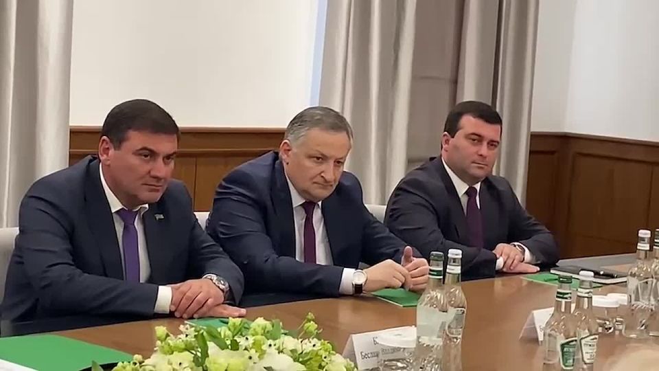 Президент Бадра Гунба принял делегацию Нижегородской области во главе с губернатором Глебом Никитиным