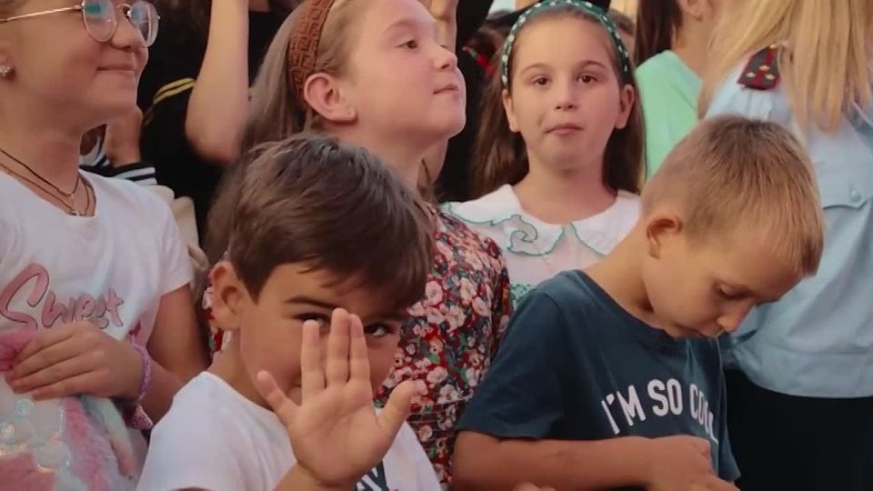 Народная артистка Абхазии Алиса Гицба и российский певец Антон Лаврентьев выпустили совместную песню