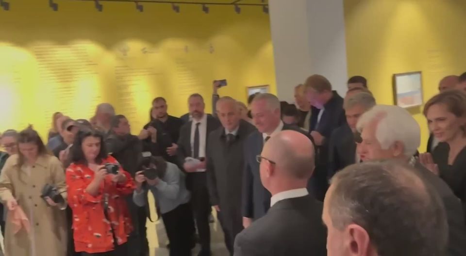 Бадра Гунба и Сергей Кириенко посетили отремонтированное здание Центрального выставочного зала Союза художников Абхазии
